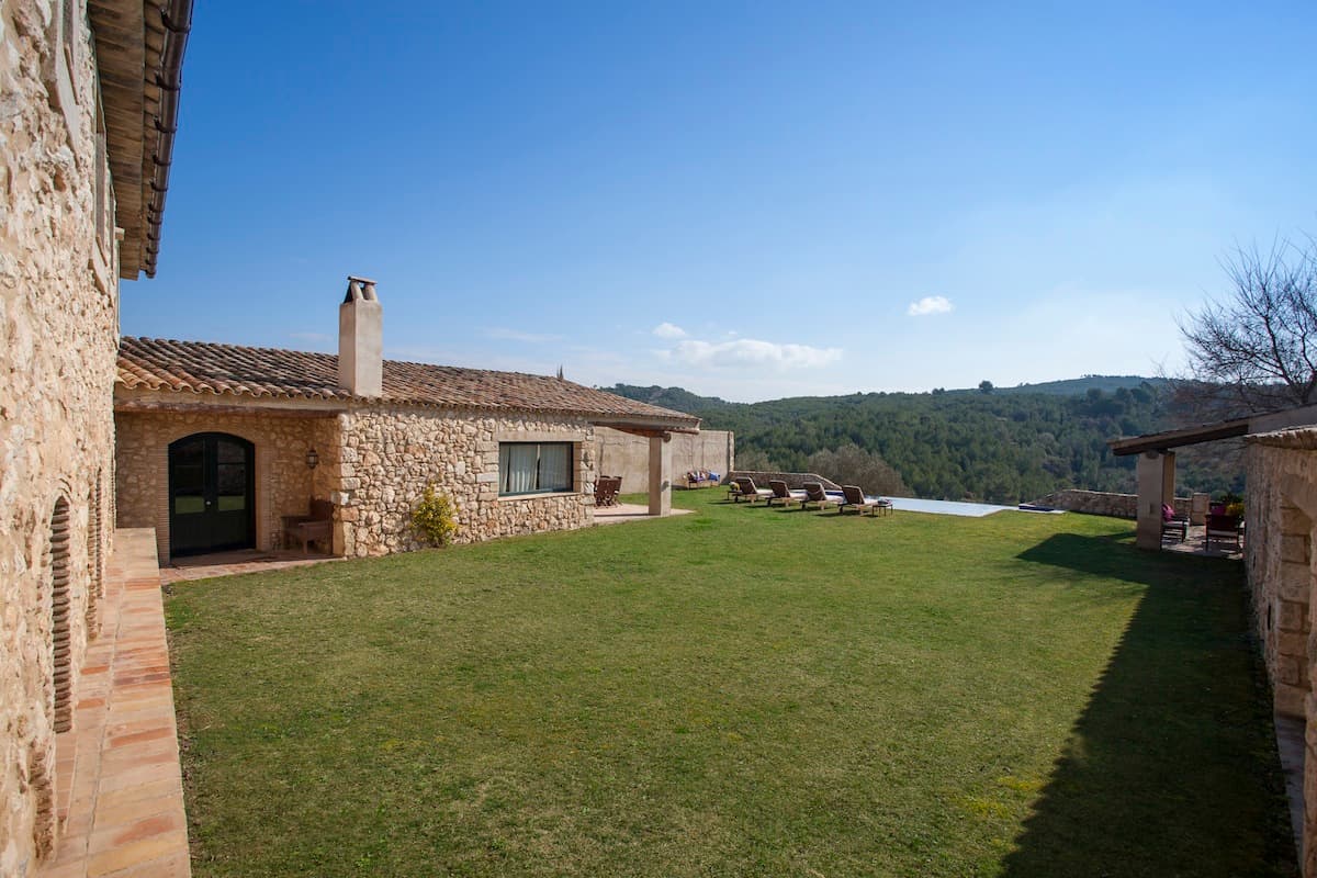 Villa Viladellops — luxury villa photo 2