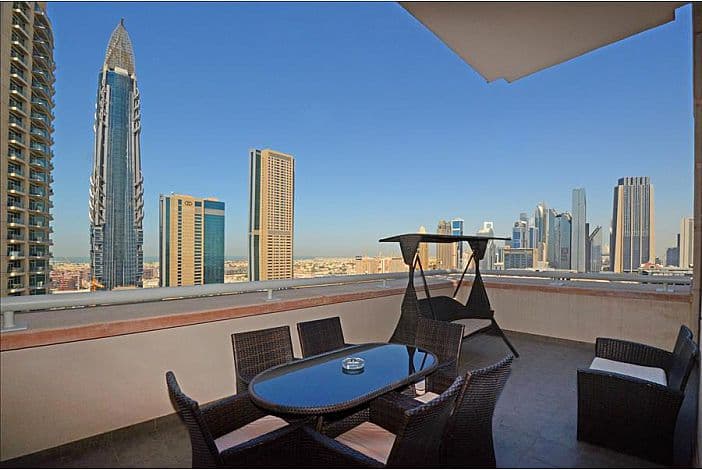 Balcony View Burj Khalifa Luxury Rental — luxury villa photo 3