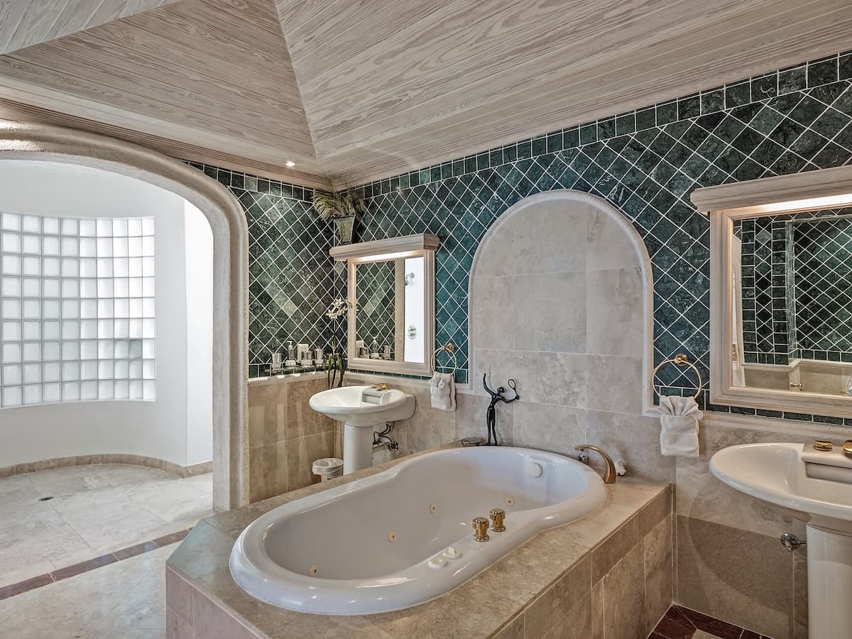 Old Trees 004, Caprice — luxury villa photo 3