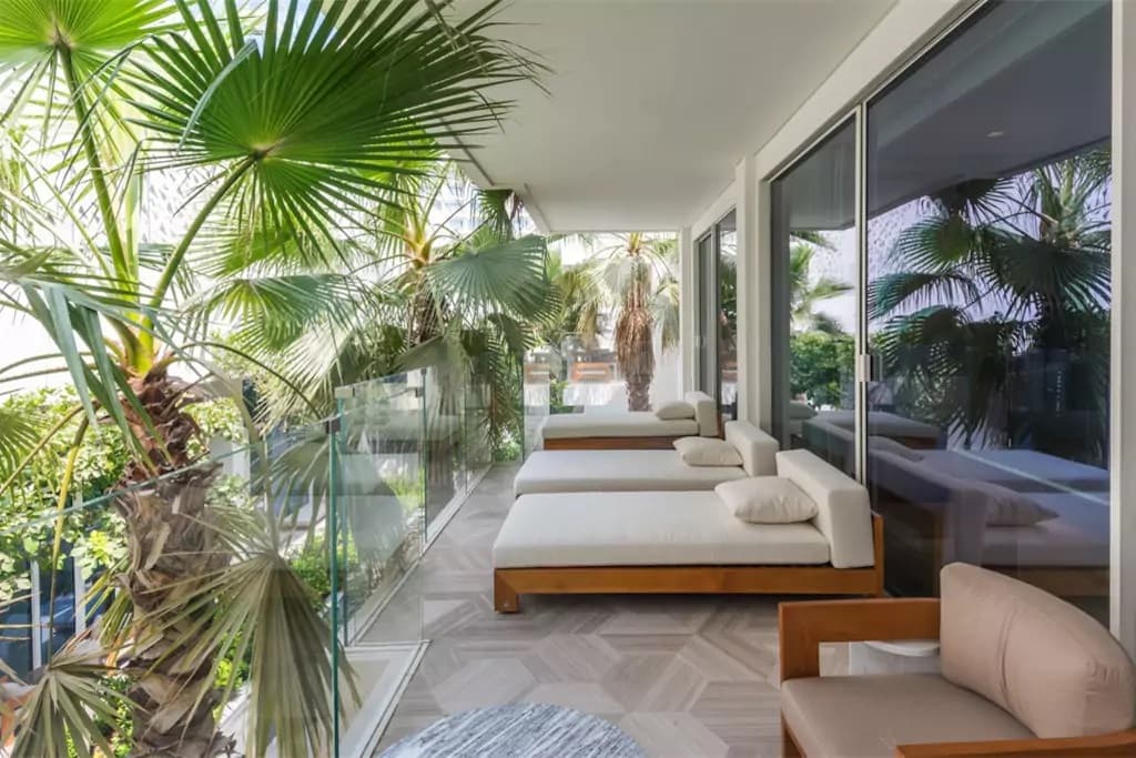 Five hotel luxury beach front villa — luxury villa photo 19