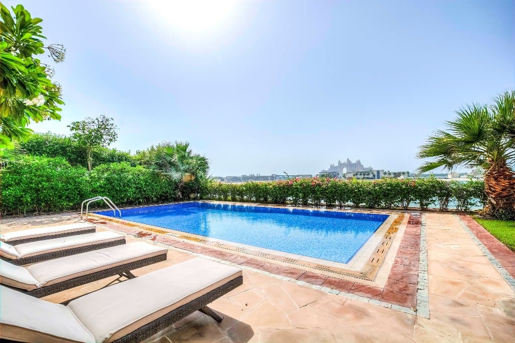 PALM CRESCENT VILLA — luxury villa photo 2