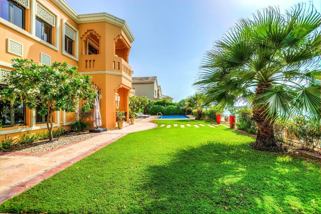 PALM CRESCENT VILLA — luxury villa photo 3