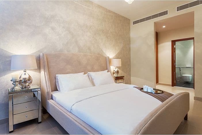 LUXURIOUS 1 BED APARTMENT — luxury villa photo 11