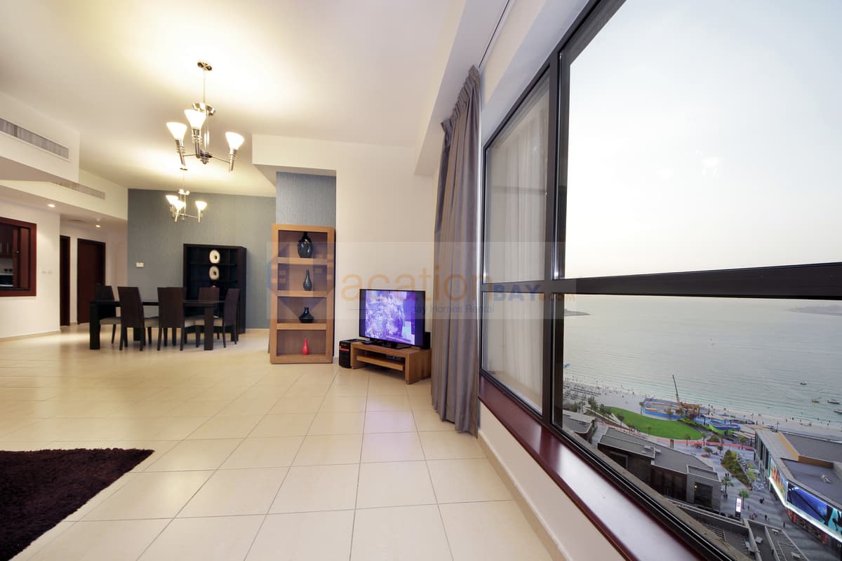 Spacious Sea View Family Living — luxury villa photo 18