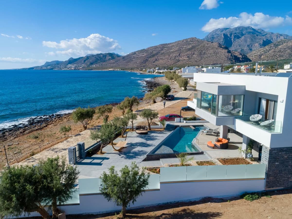 Galilean Moons — luxury villa photo 1