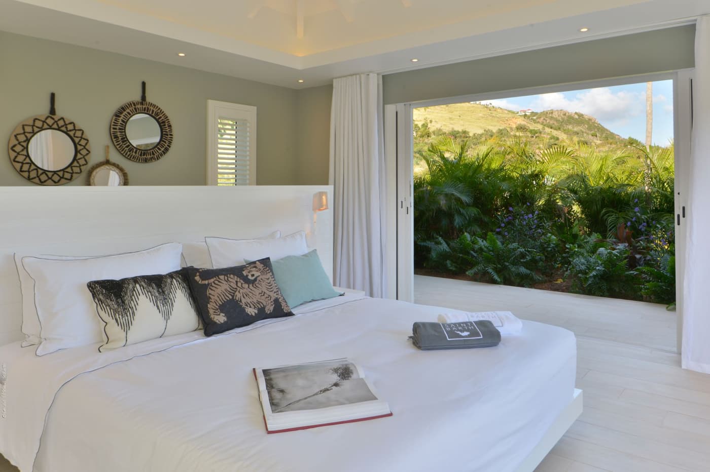 Villa South Wave — luxury villa photo 2