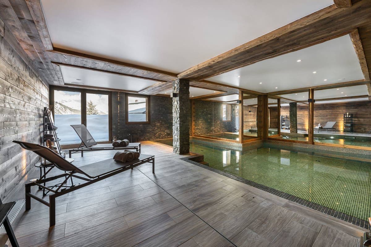 Chalet Pure White Crystal — luxury villa photo 1