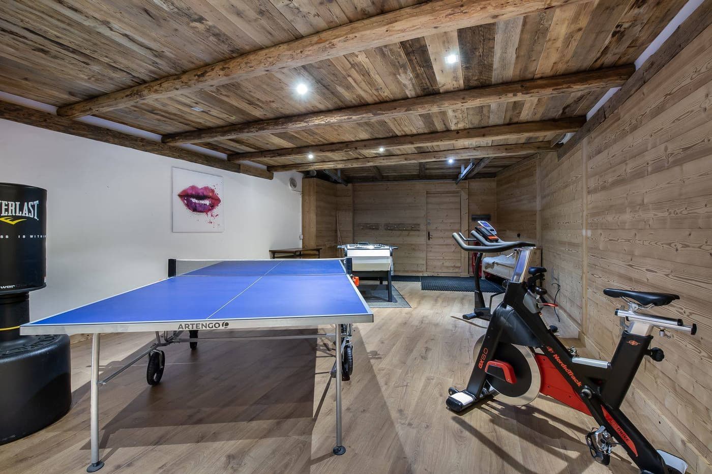 Chalet Le Petit Yeti — luxury villa photo 2