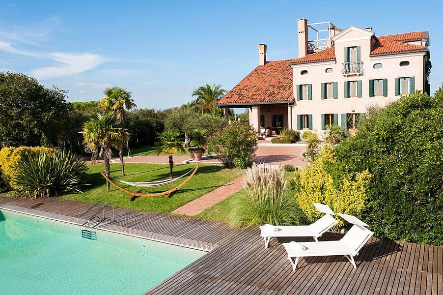 Isola Santa Cristina — luxury villa photo 1