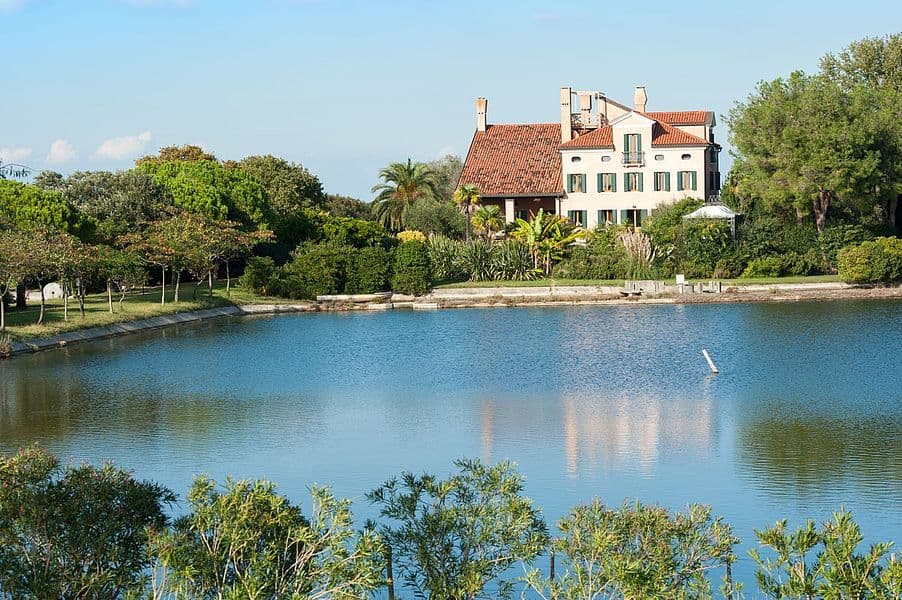 Isola Santa Cristina — luxury villa photo 2