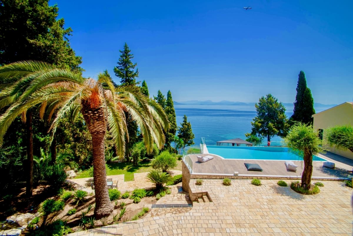 Iconic Shore — luxury villa photo 1