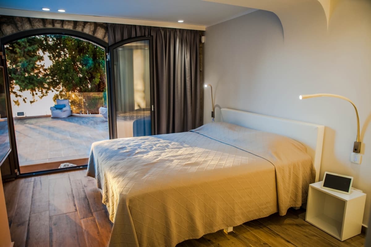 Iconic Shore — luxury villa photo 2