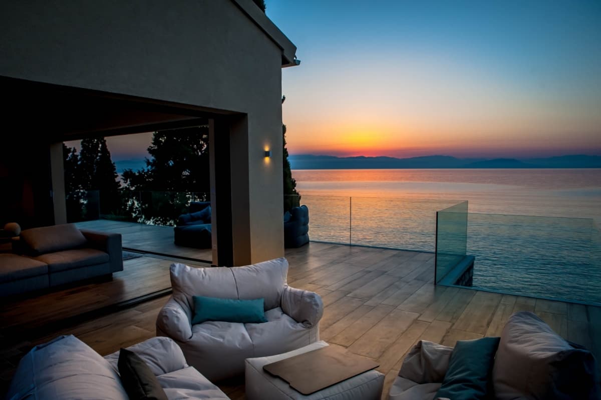 Iconic Shore — luxury villa photo 52