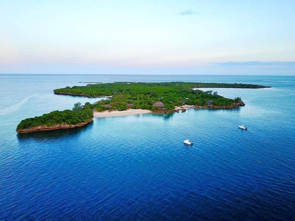 Azura Quilalea Private Island — luxury villa photo 1
