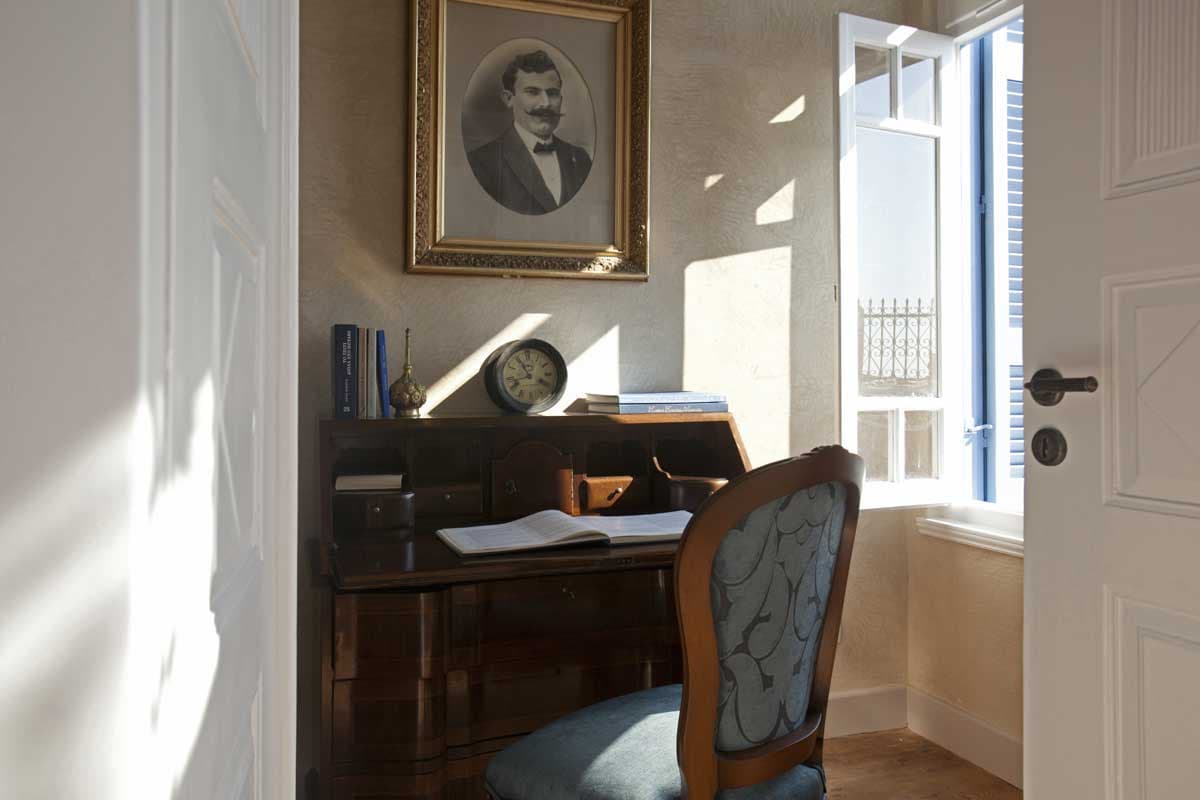 Oia Mansion — luxury villa photo 19