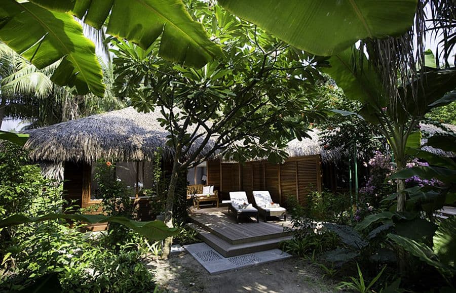 Kuramathi Beach Villa with Jacuzzi — luxury villa photo 2