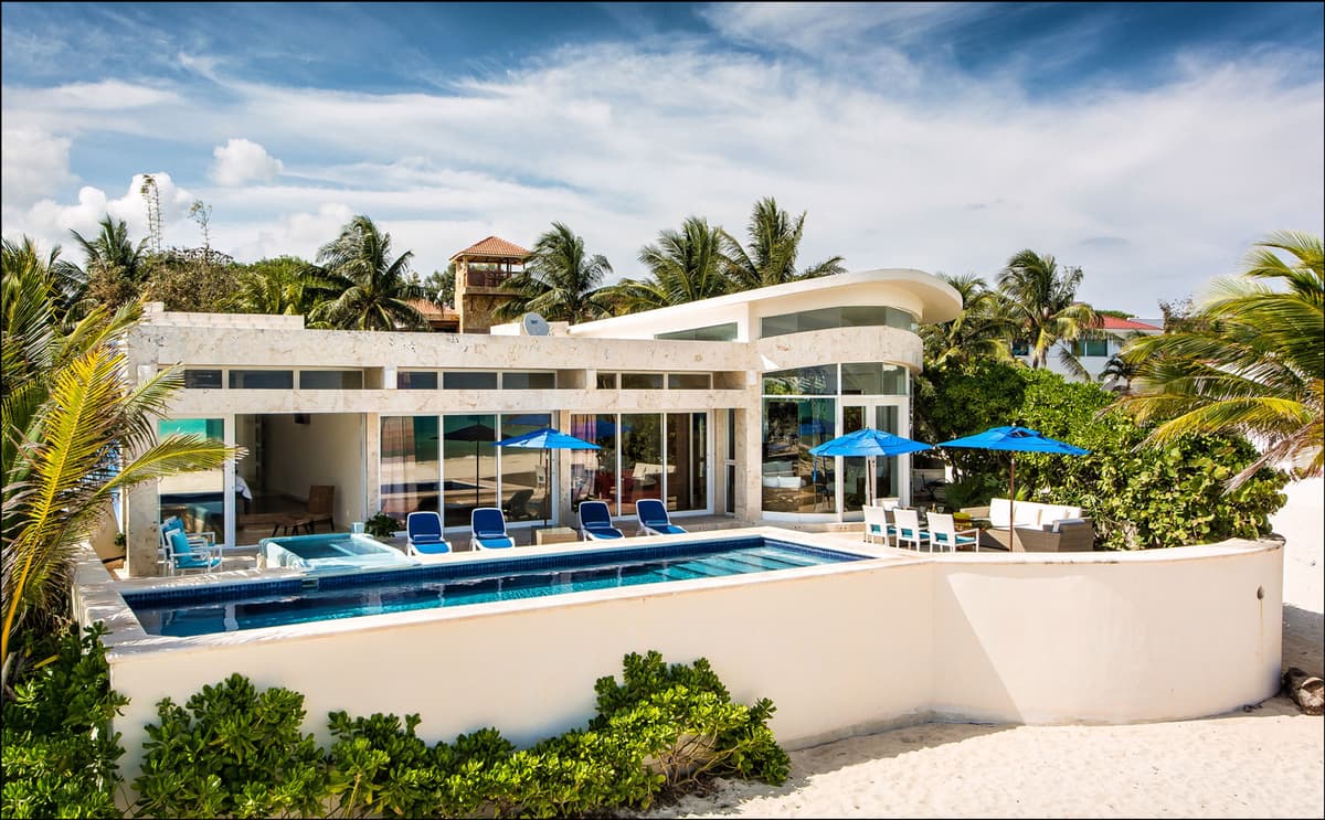 Beach House — luxury villa photo 24