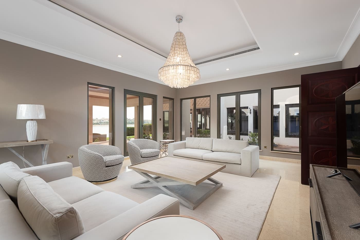Dubai Luxury Villa — luxury villa photo 2