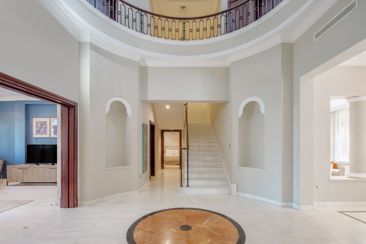 Palm Jumeirah Villa — luxury villa photo 3