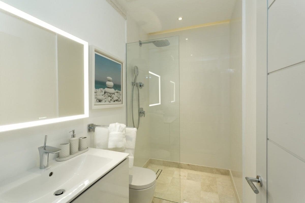 Reigate Villa — luxury villa photo 1