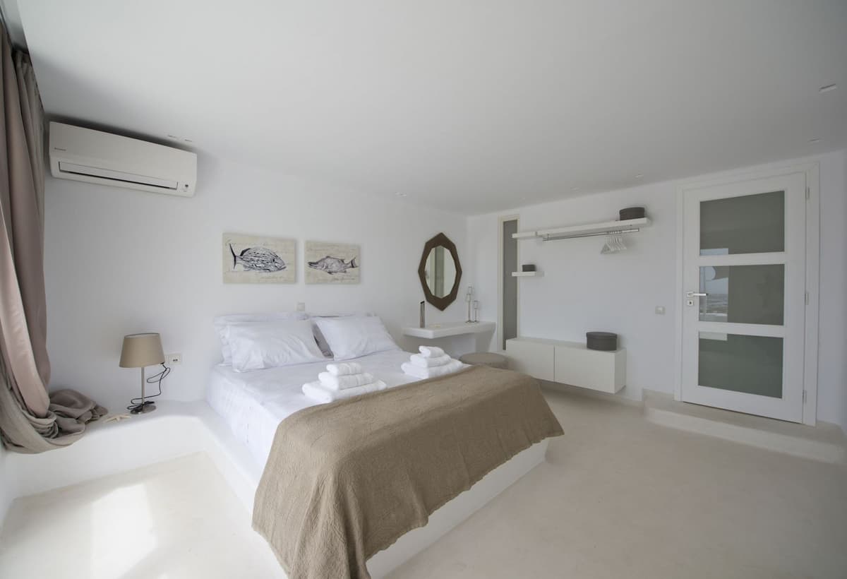 Suite Amethyst — luxury villa photo 2