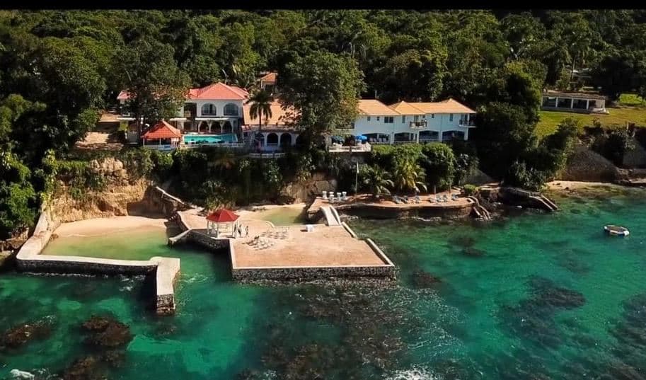 Golden Clouds Villa — luxury villa photo 19
