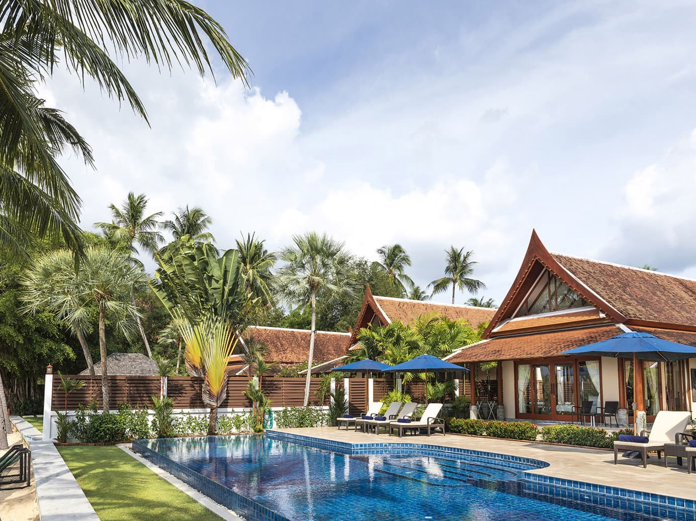 Tawantok Beach Villa 2 — luxury villa photo 1
