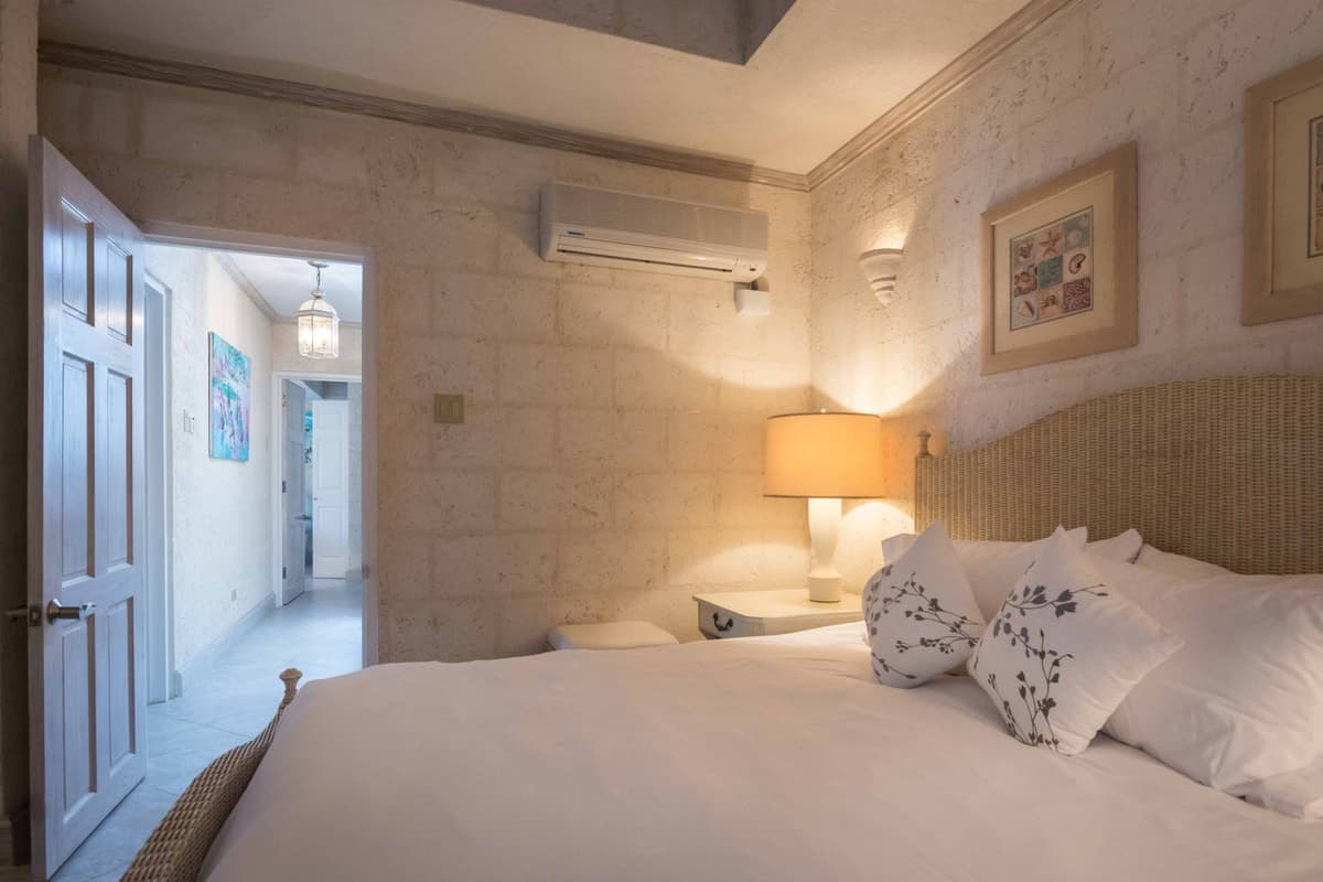 Villa Radwood Beach House 1 — luxury villa photo 2