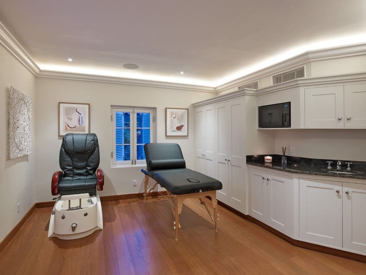 Villa Bachelor Hall — luxury villa photo 3