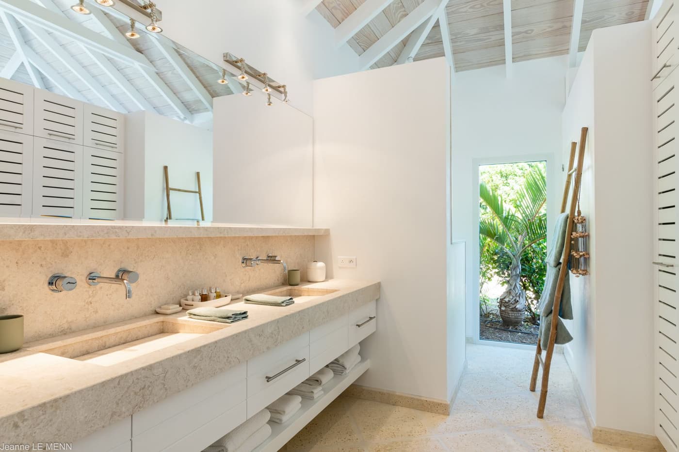 Villa Poppy-Montjean — luxury villa photo 2