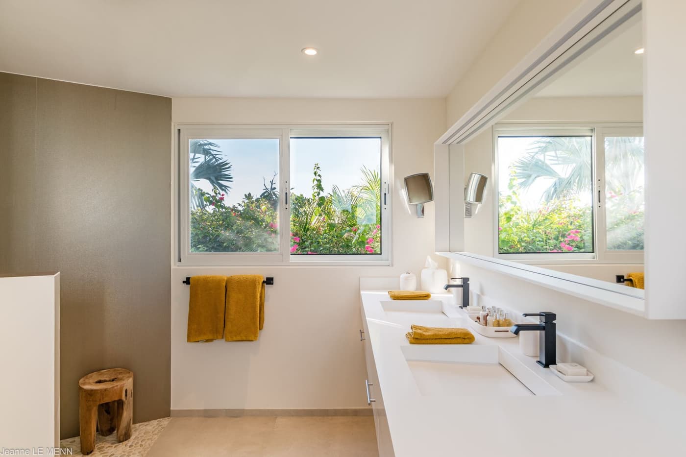 Villa Poppy-Montjean — luxury villa photo 1
