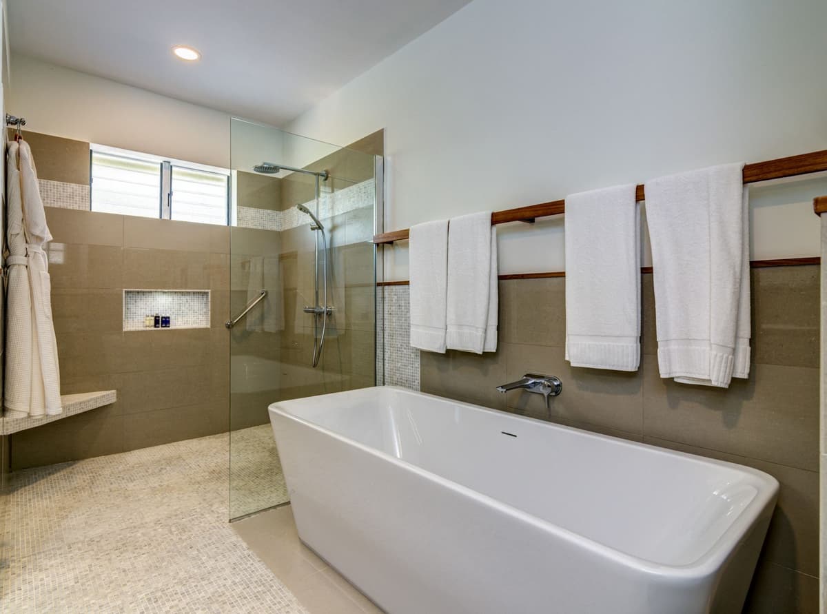 Junior Suite — luxury villa photo 3