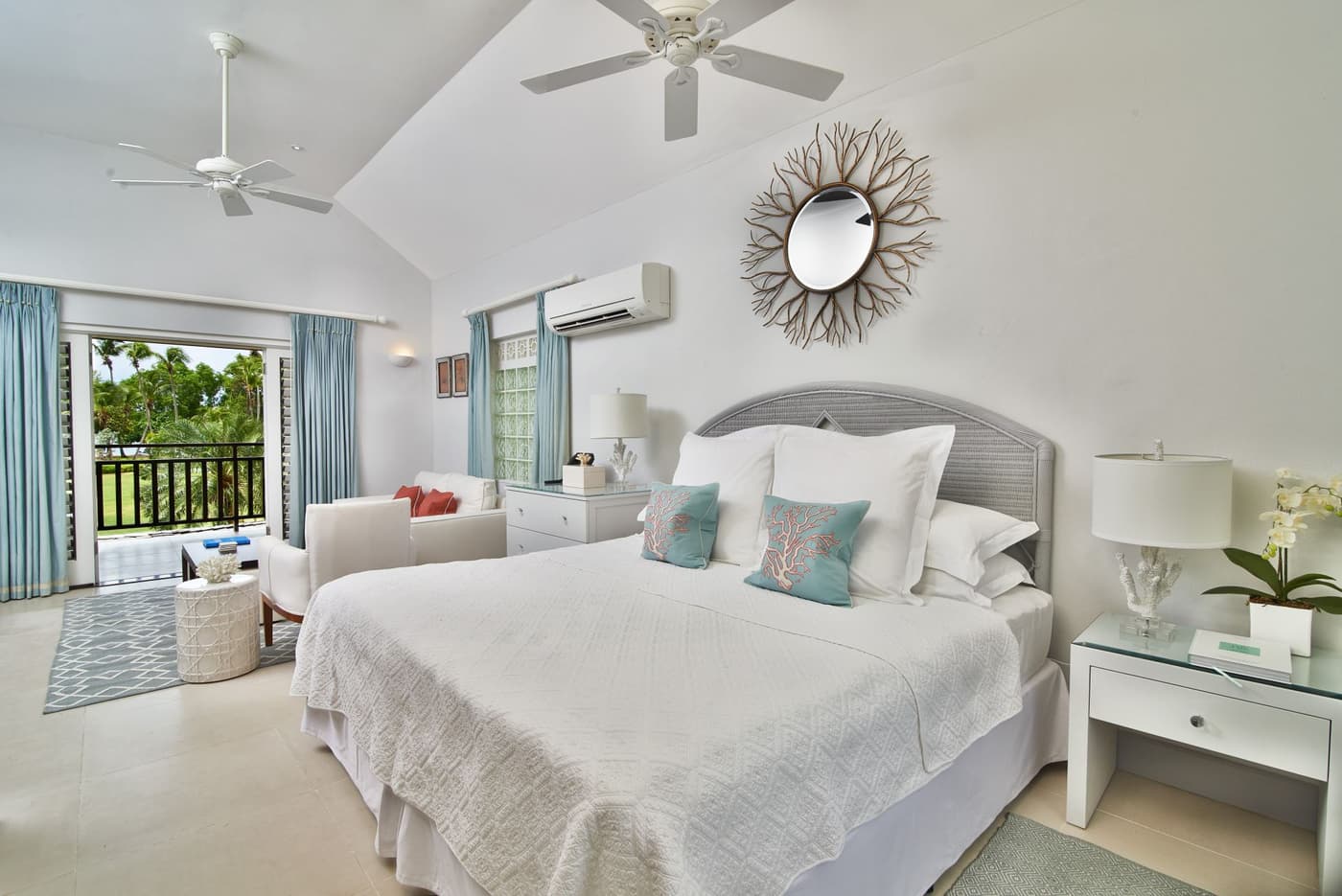 Junior Suite — luxury villa photo 6