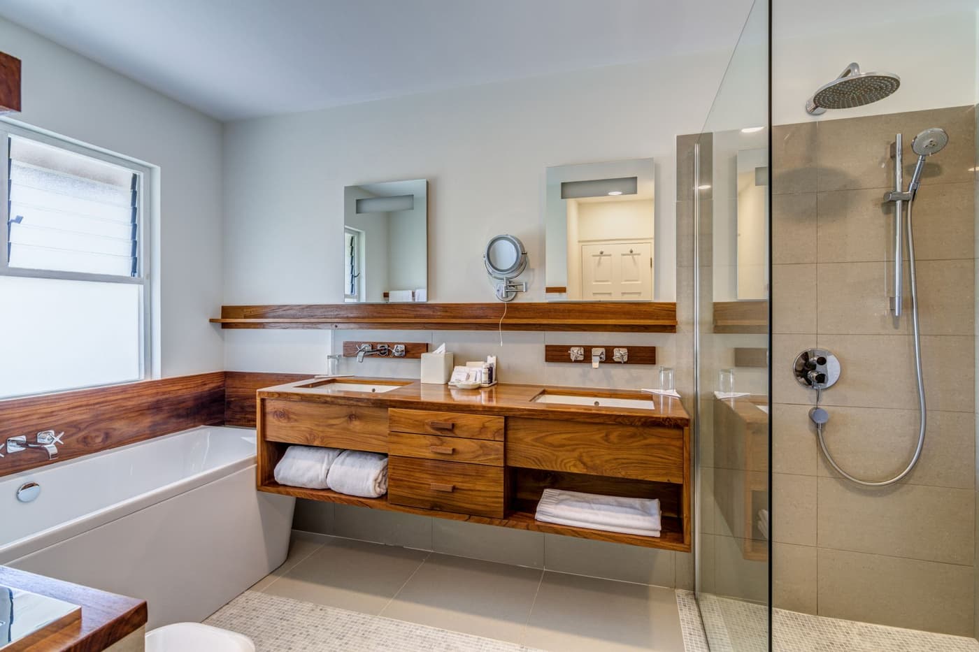 Deluxe Suite — luxury villa photo 6