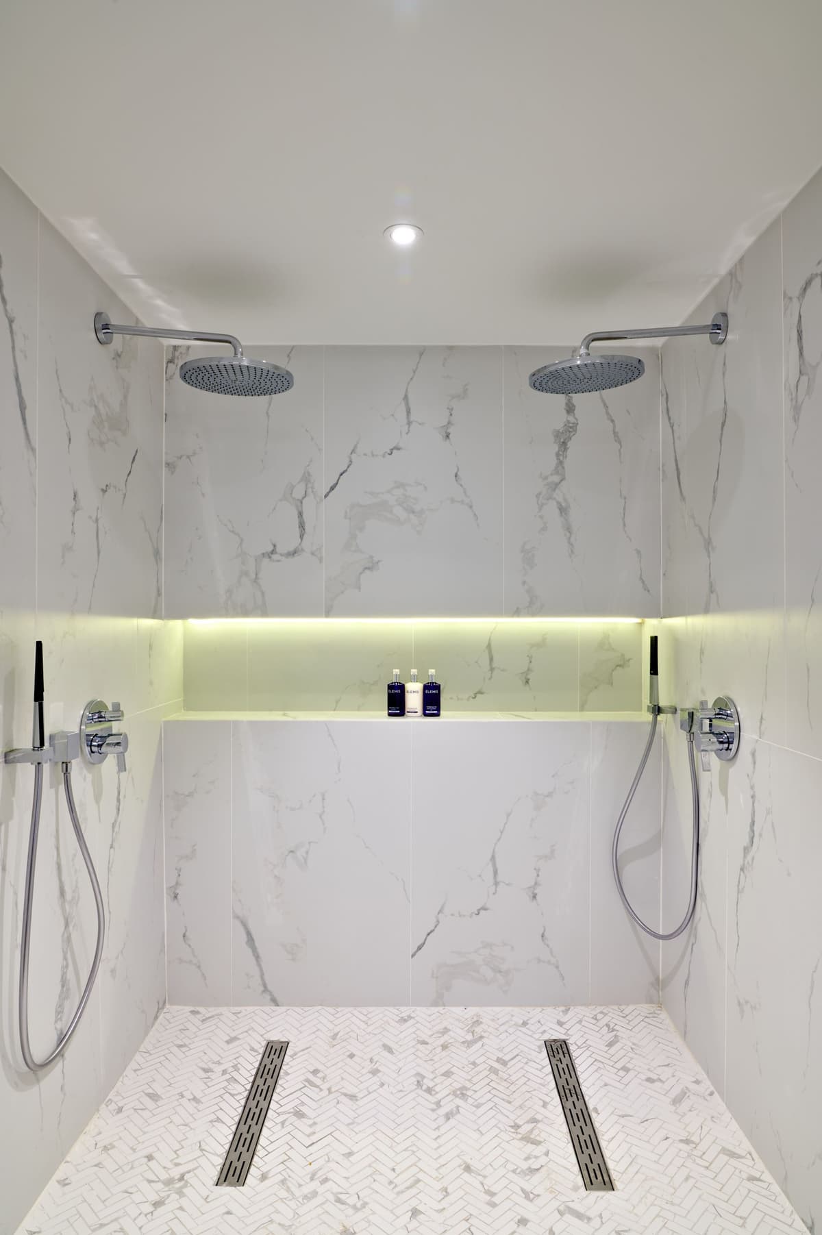 Superior Deluxe Suite — luxury villa photo 3