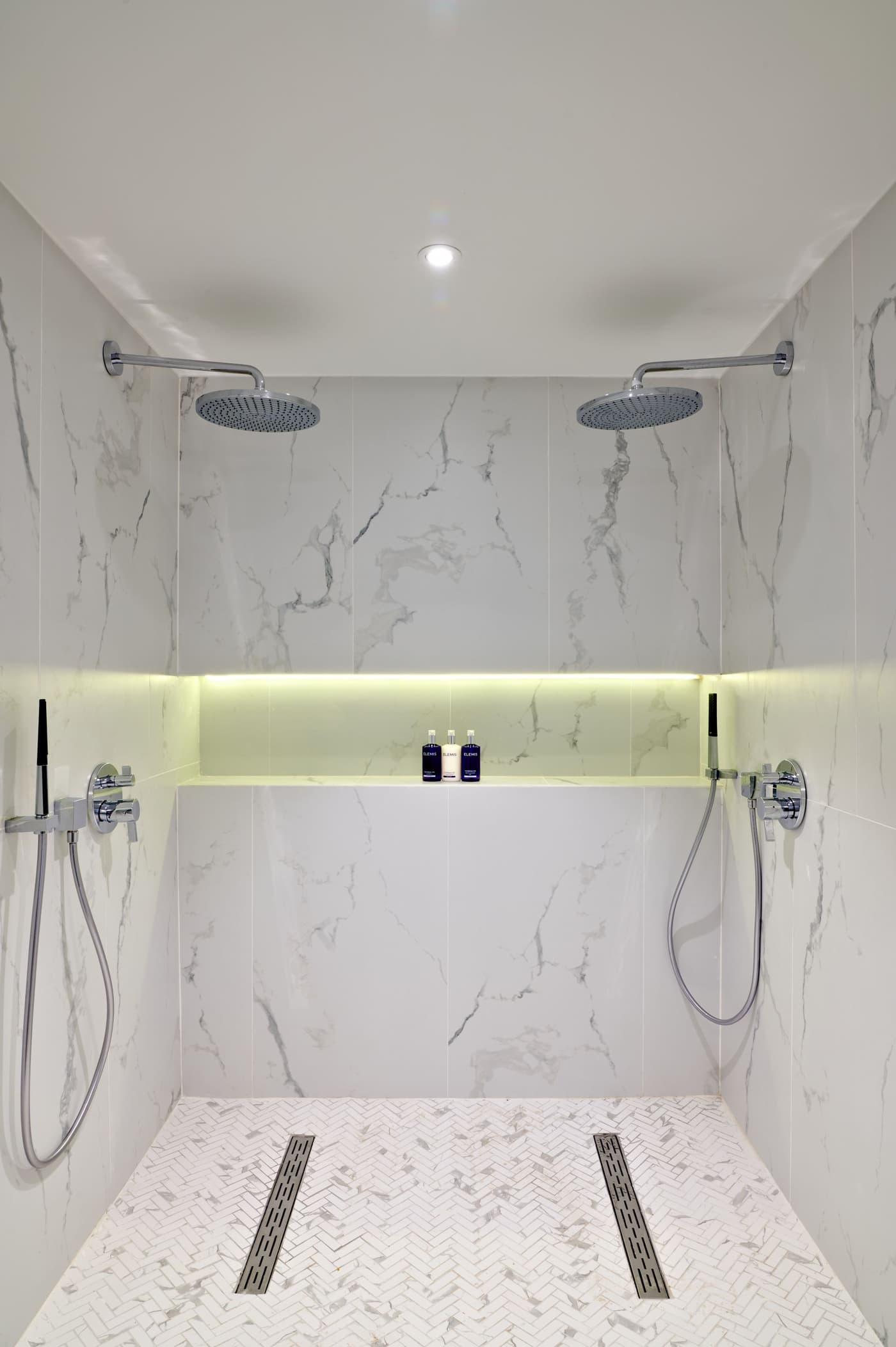 Superior Deluxe Suite — luxury villa photo 3