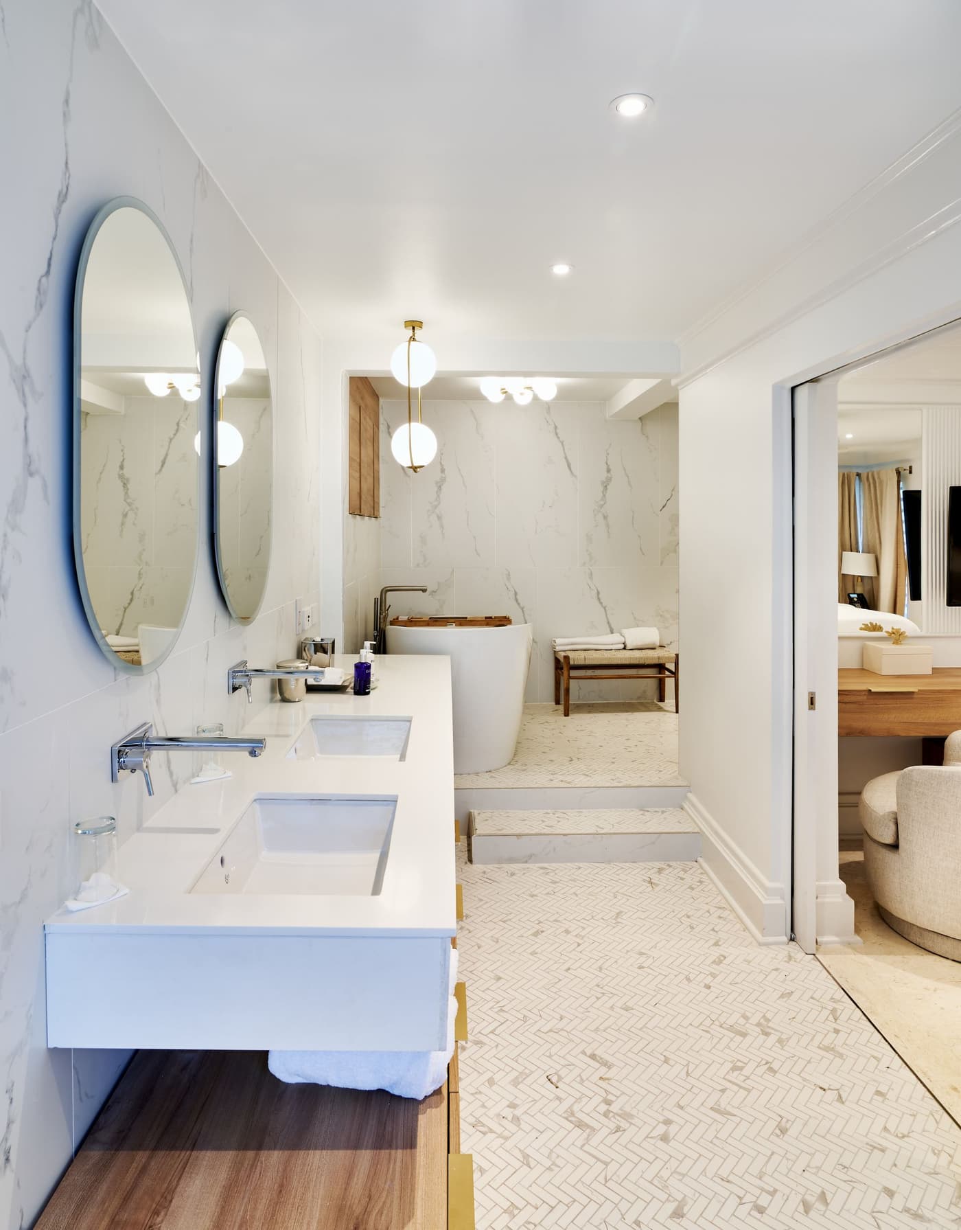 Superior Deluxe Suite — luxury villa photo 2