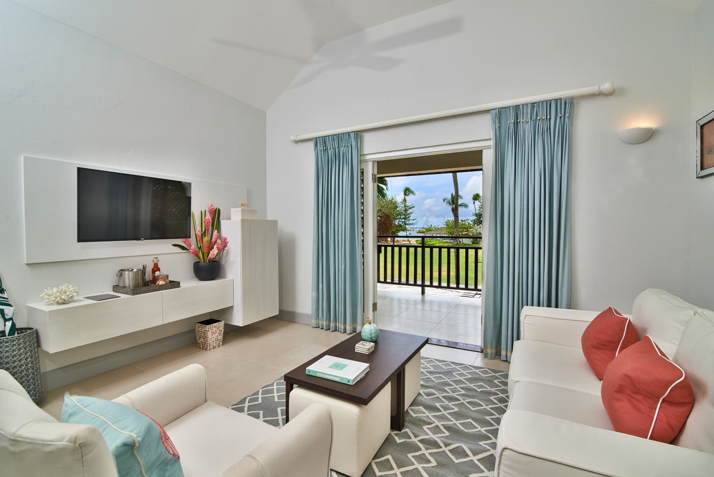 Junior Suite — luxury villa photo 5