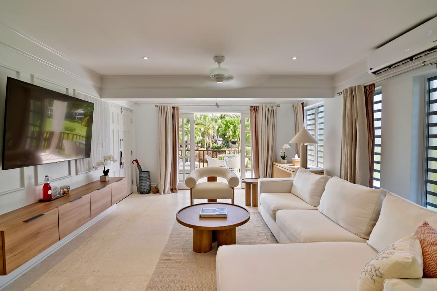Superior Deluxe Suite — luxury villa photo 1