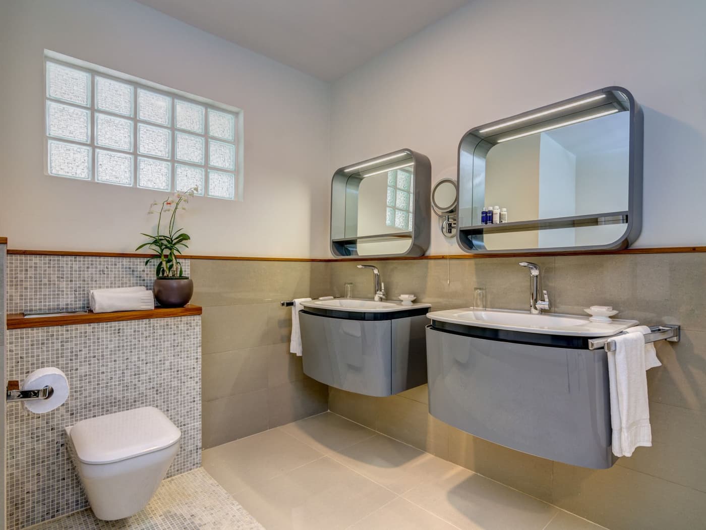 Junior Suite — luxury villa photo 2