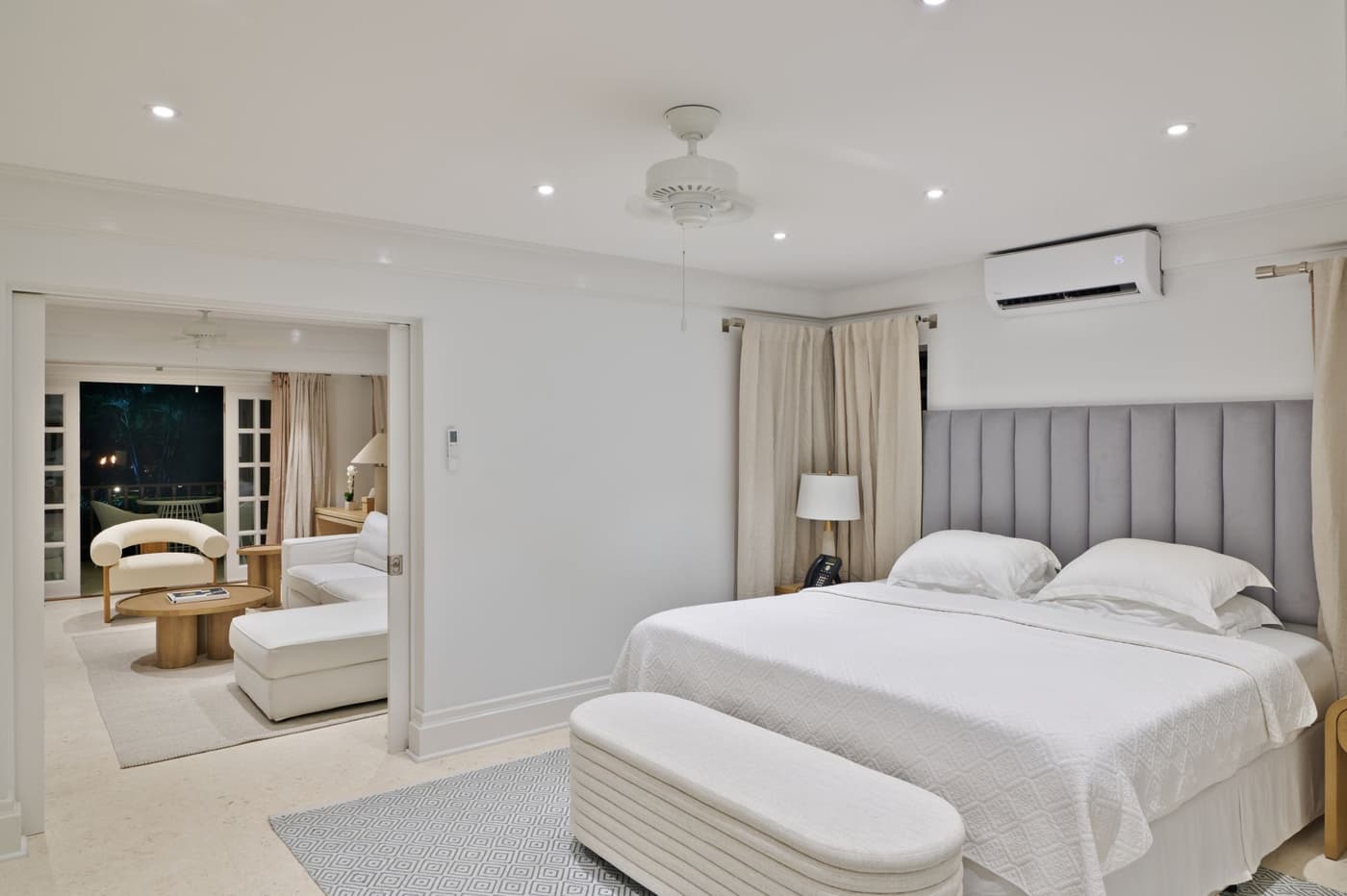 Superior Deluxe Suite — luxury villa photo 10