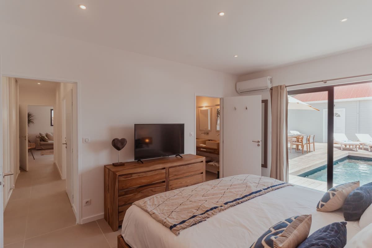 Sun 2 — luxury villa photo 2