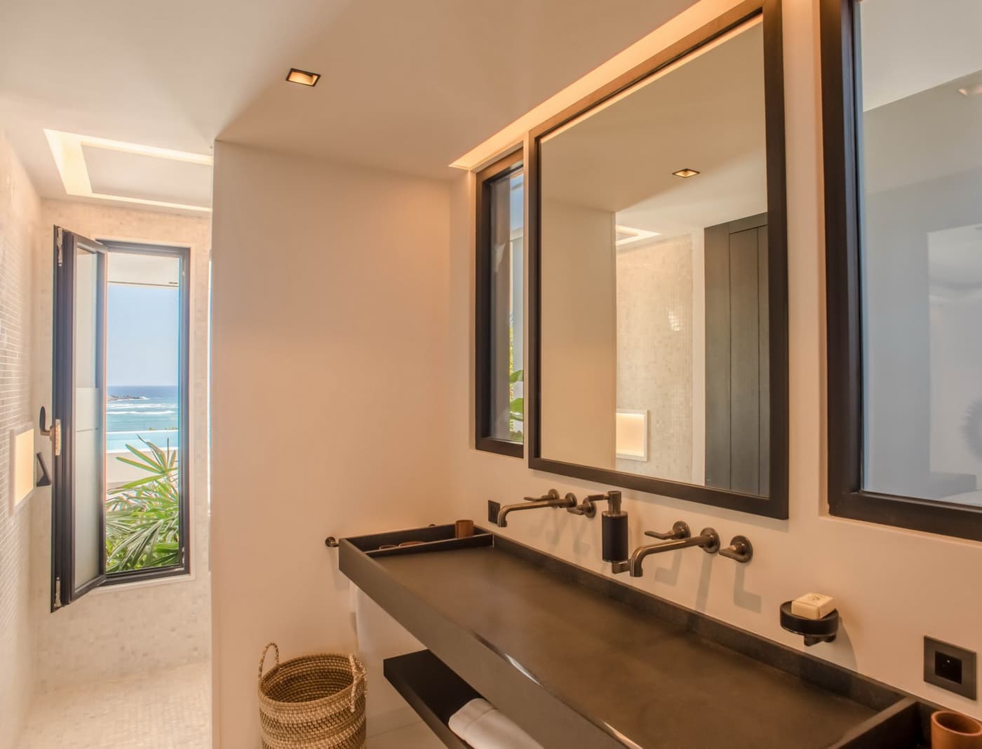 Tortue — luxury villa photo 2