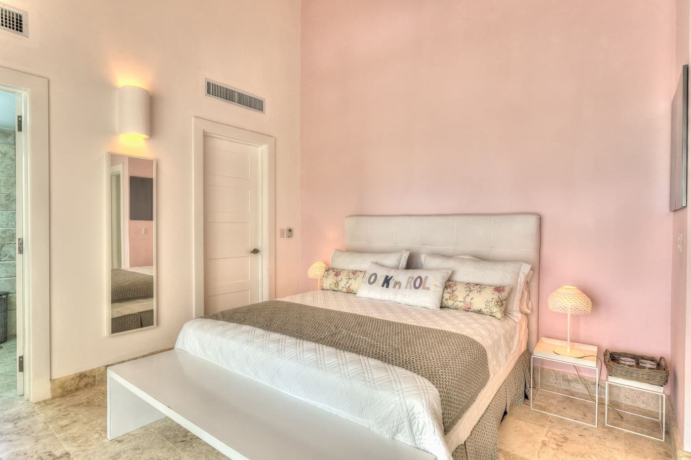 Villa Yellow Bear — luxury villa photo 2