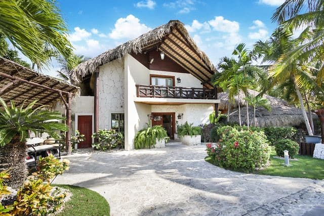 Villa Caleton Beach 16 — luxury villa photo 1
