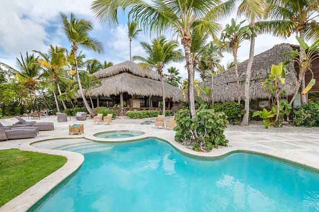 Villa Caleton Beach 5 — luxury villa photo 1