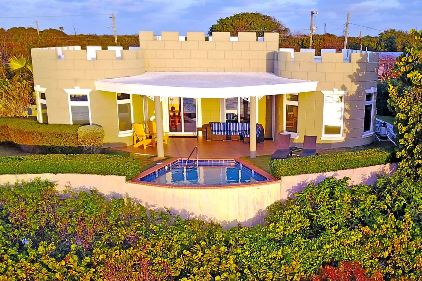 Cayman Castle Guesthouse — luxury villa photo 1