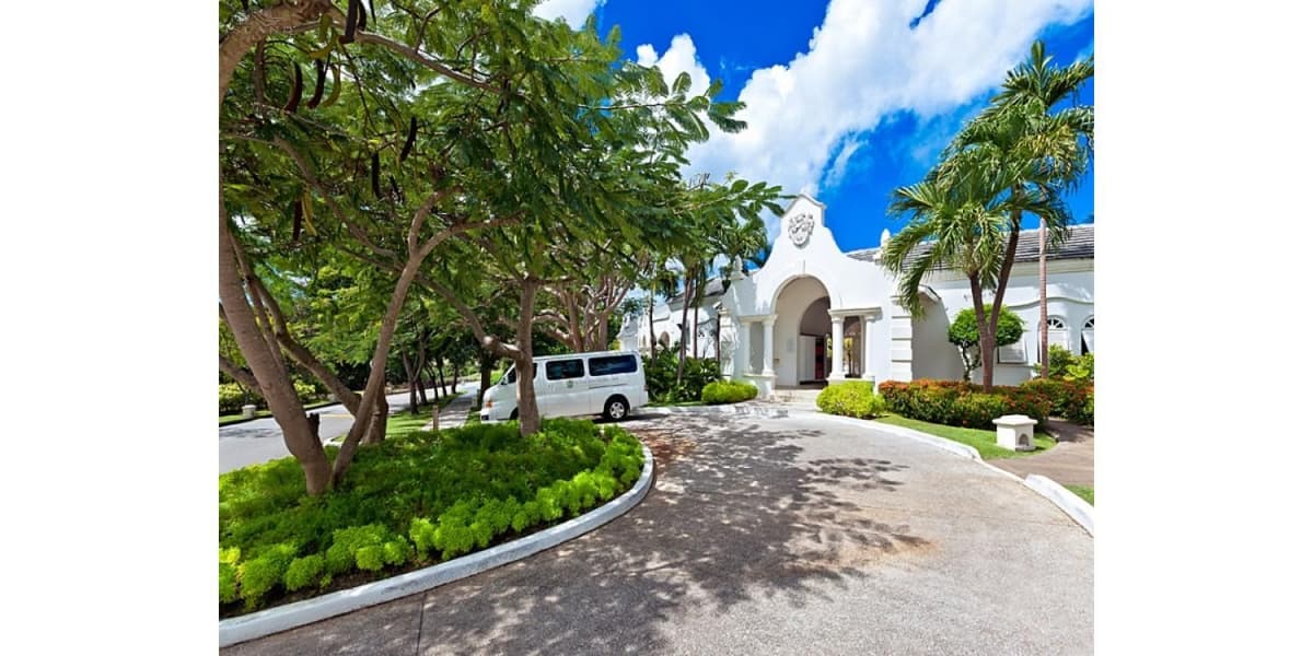 Coconut Grove 8, West Mount — luxury villa photo 2