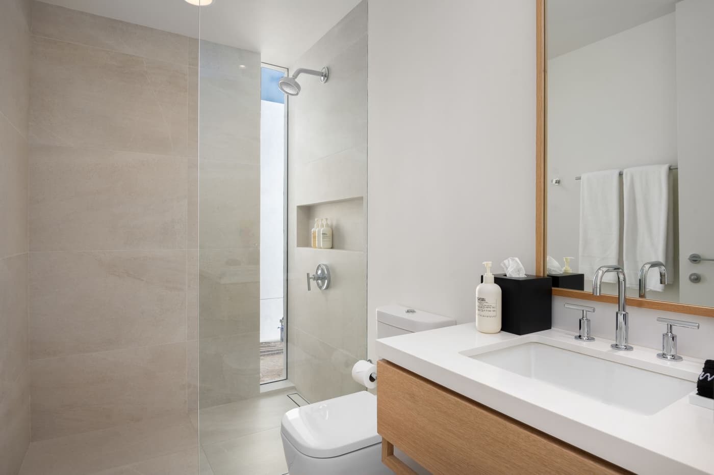North Shore Enclave - 3 BDR OCEAN FRONT BEACH HOUSE — luxury villa photo 1