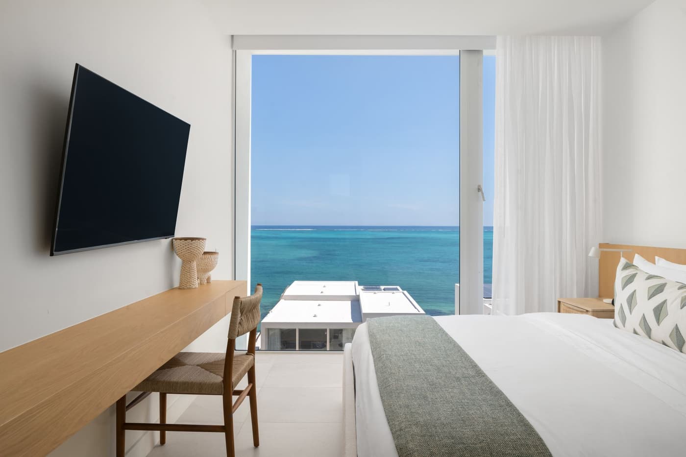 North Shore Enclave - 4 BDR OCEAN VIEW BEACH HOUSE — luxury villa photo 3